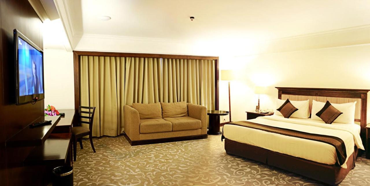 El Royale Hotel